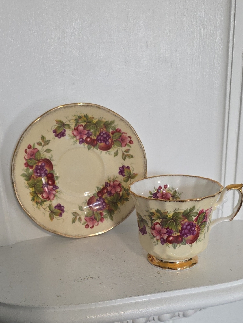 vintage Elizabethan Staffordshire bone china teacup and saucer set